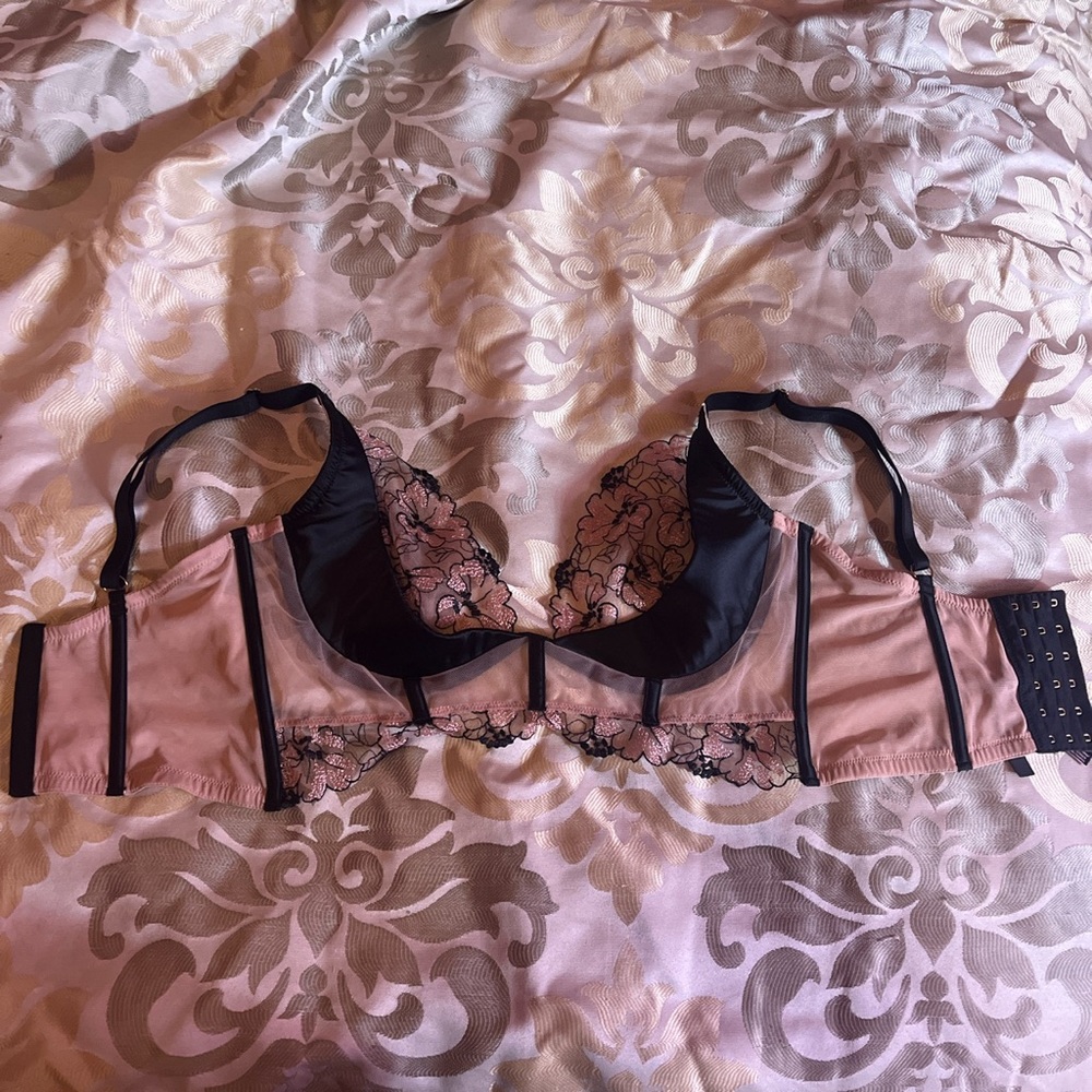 VICTORIA SECRET BRA